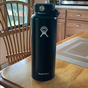 40 oz. Black Hydro Flask (used)